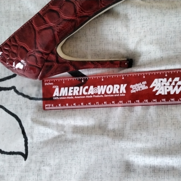 Red pumps - Picture 4 of 5